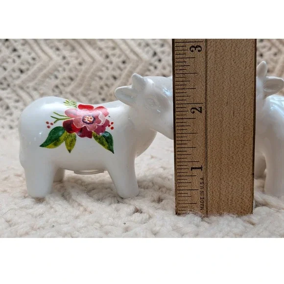 Vintage Style White Ceramic Cow Salt and Pepper Shakers Red Floral Farmhouse Set - Picture 5 of 6